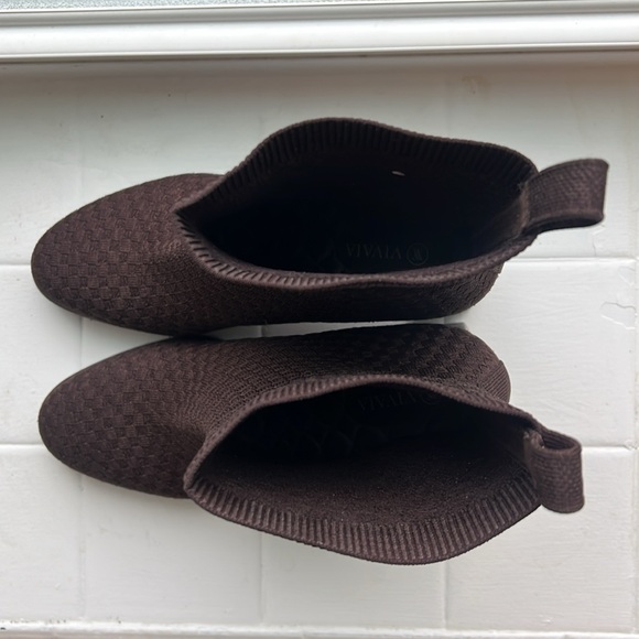 Vivaia Brown Square Heel Bootie. Round Toe. Size 40/US9. Water Repellent. - Picture 7 of 7
